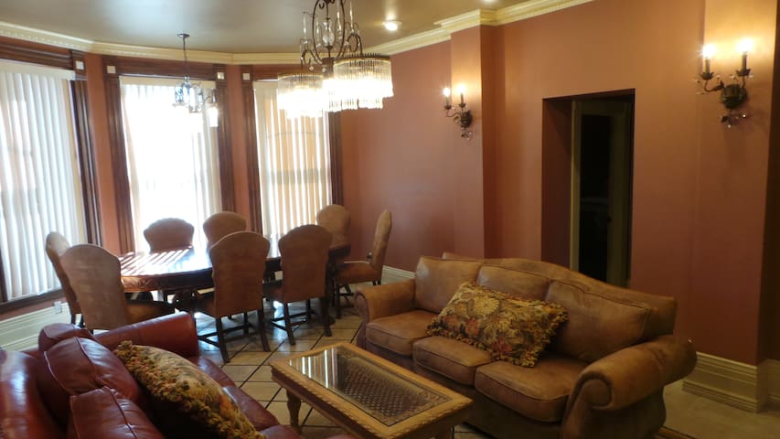 Unique Historic Victorian Mansion near Downtown gallery image 4