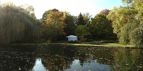 Idyllic lakeside Yurt