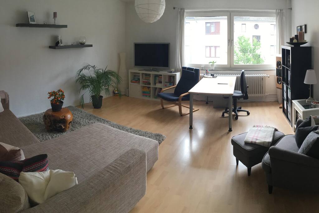 Großes, helles Wohnzimmer / big and light living room