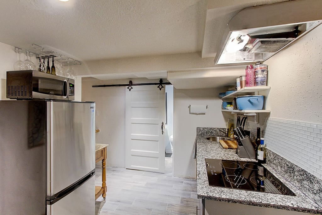 Kitchen and bathroom entrance