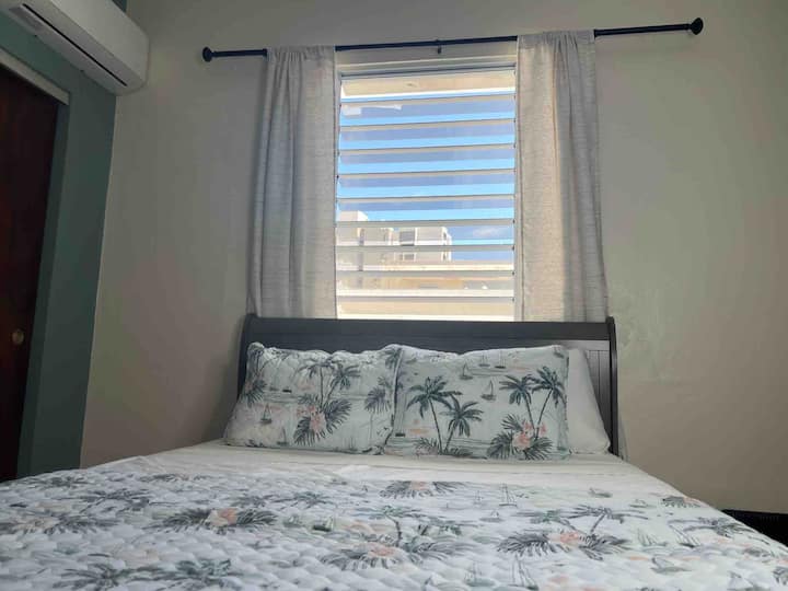 Queen size bed 