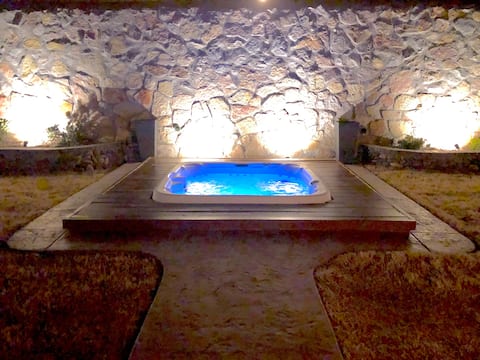 Desert Oasis Hot Tub 3 Bedrooms Easy Access I10