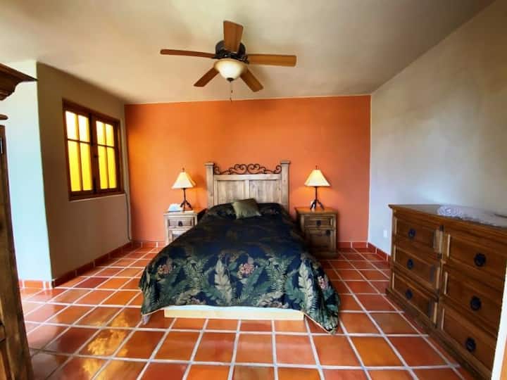 Ზედა სართულის საძინებელი