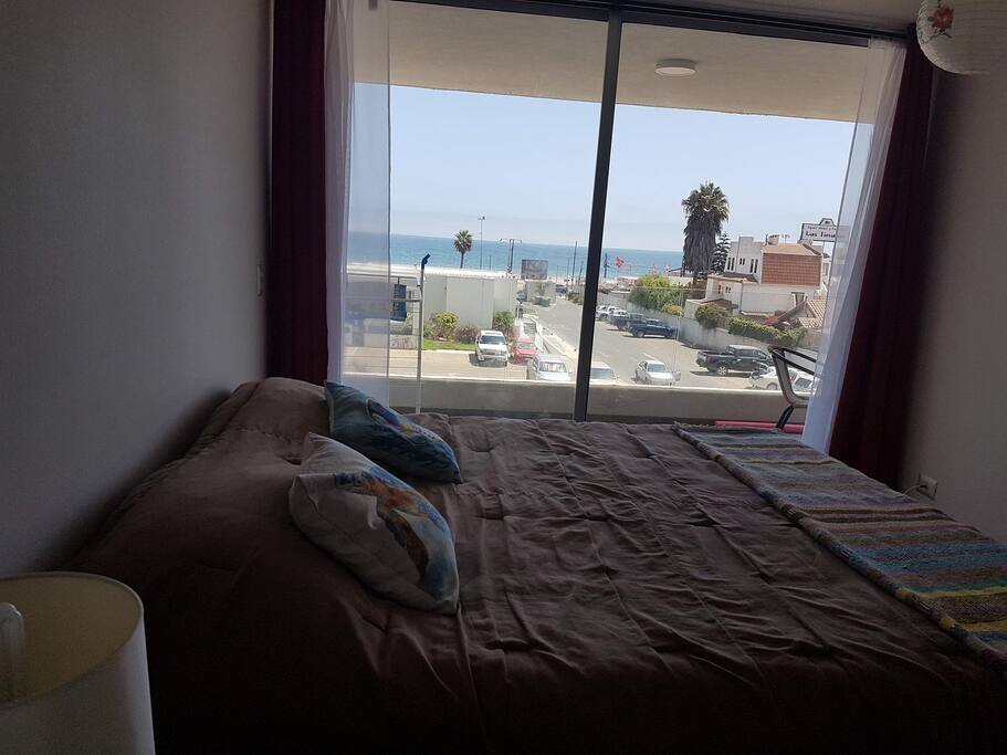 Vista al mar desde el dormitorio principal.