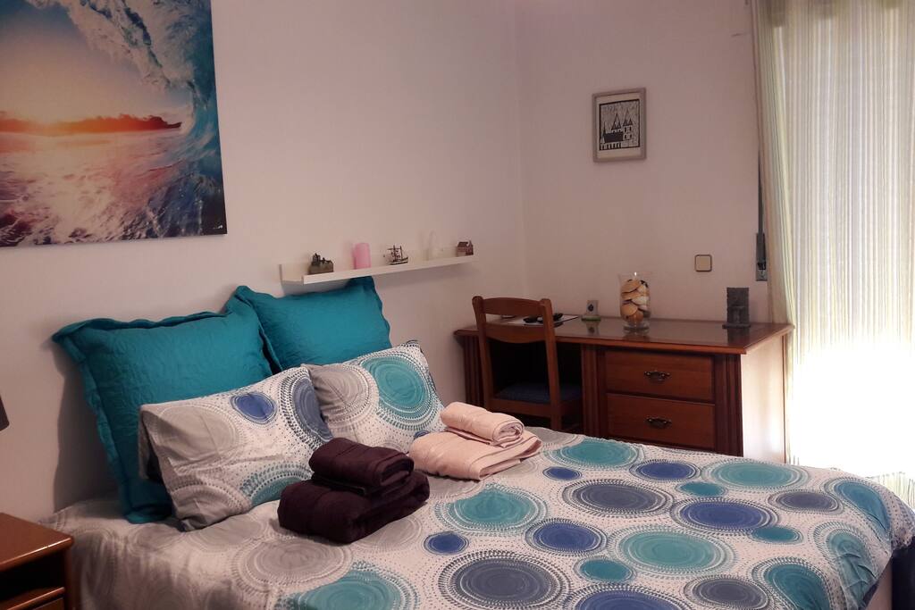 O seu quarto / your room