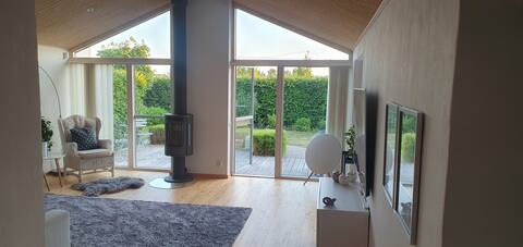 Lovely villa (six-seven adults) in perfect location!
