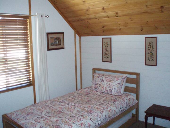 Sovrum på övervåningen (2 dubbelsängar)