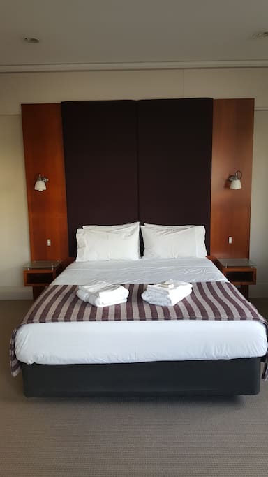Hotel Style queen bed