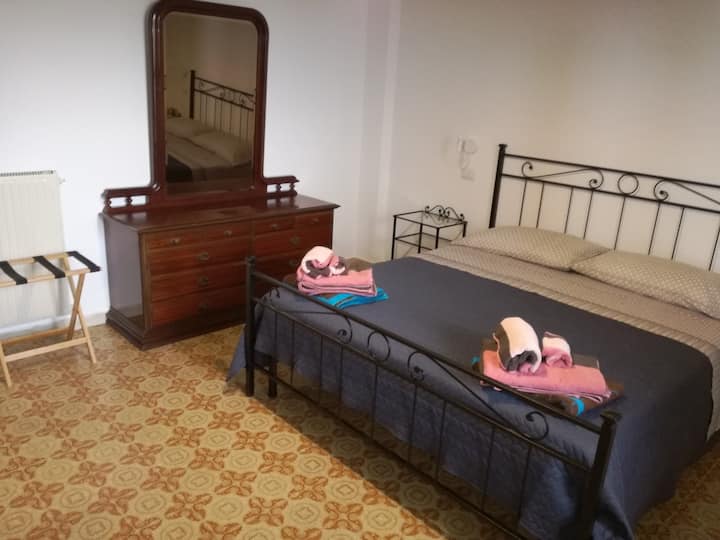 Първа стая с малко двойно легло