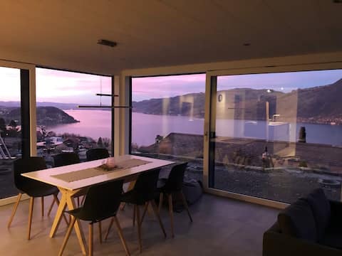 Moderne Unterkunft mit Panoramablick auf Thunersee