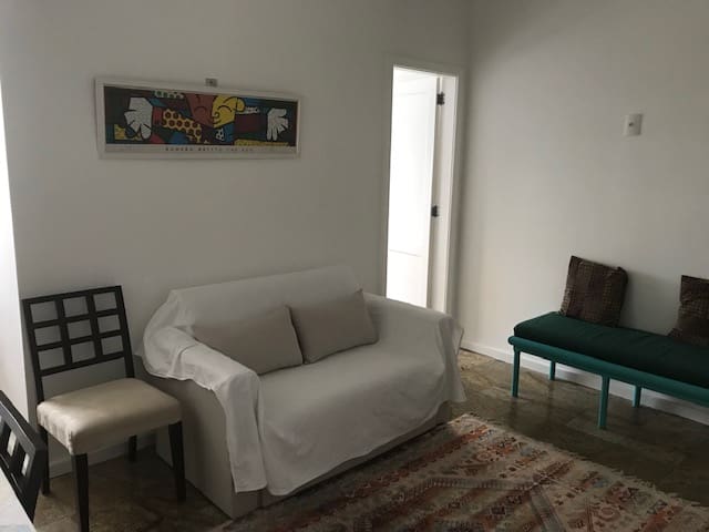 O MELHOR QUARTO E SALA DO LEBLON