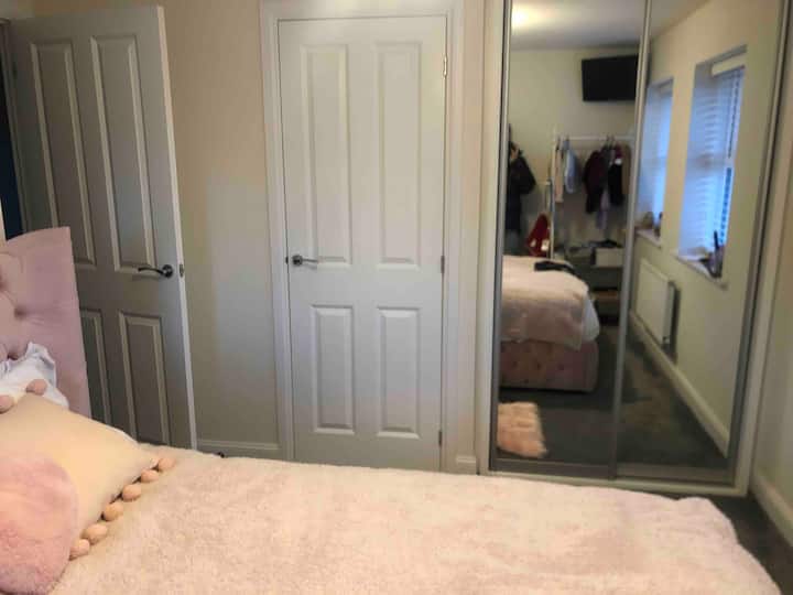 Cheerful Home With Free Parking On Premises & Gym - Buxton, UK
