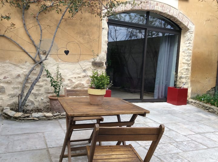 Charming Studio in Mas, Peace & Quiet Houses for Rent in Jonquières, ProvenceAlpesCôte d