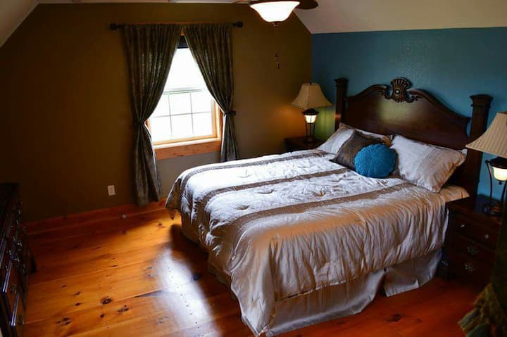 The Bed. Sleep sweetly on a plush king-size pillow top mattress. We dare you to pull the shade and turn off all alarms just to see how long your body would really like to sleep.