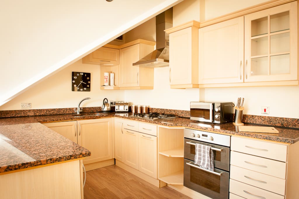 Fully equipped kitchen with dishwasher, washing machine, oven, hob and microwave.