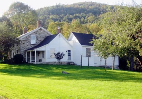 Porcupine Farm-antique home with new kitchen