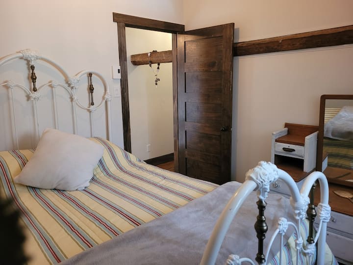 Надворешна спална соба со брачен кревет (широк 125