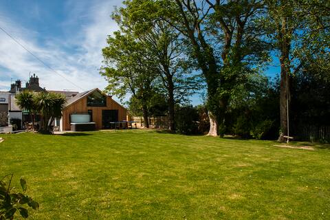 The Lodge, Morfa Nefyn cottage - Hot Tub & Sauna