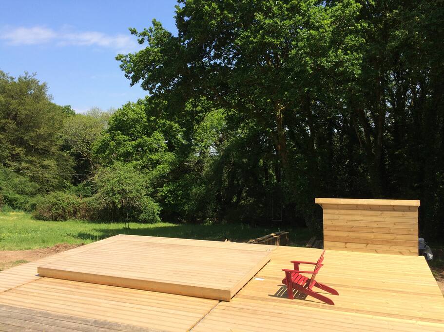 la piscine avec son rolling deck fermé: sécurité et élégance