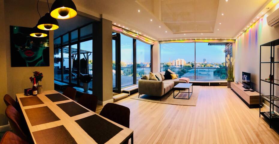 Luxury 3 BR Apt With Amazing City View gallery image 4