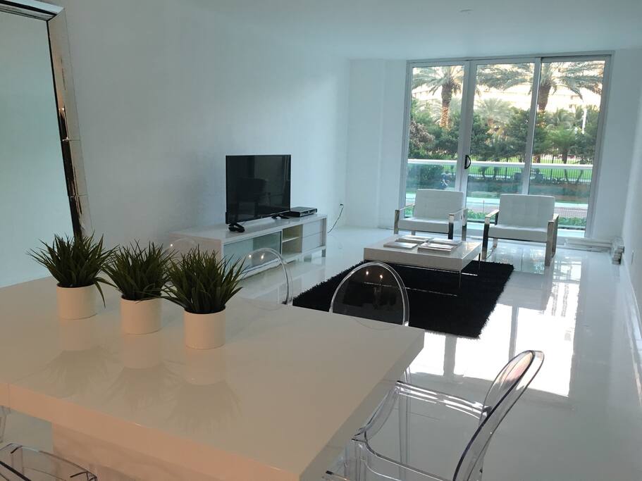 Living/Dining Area