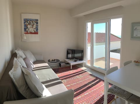 Popular Airbnb listing: *House of the Cat who wanted to be a Fisherman* in Peniche