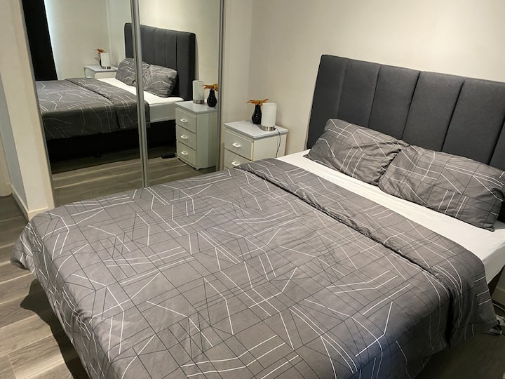 Легло тип Куин в спалня 1