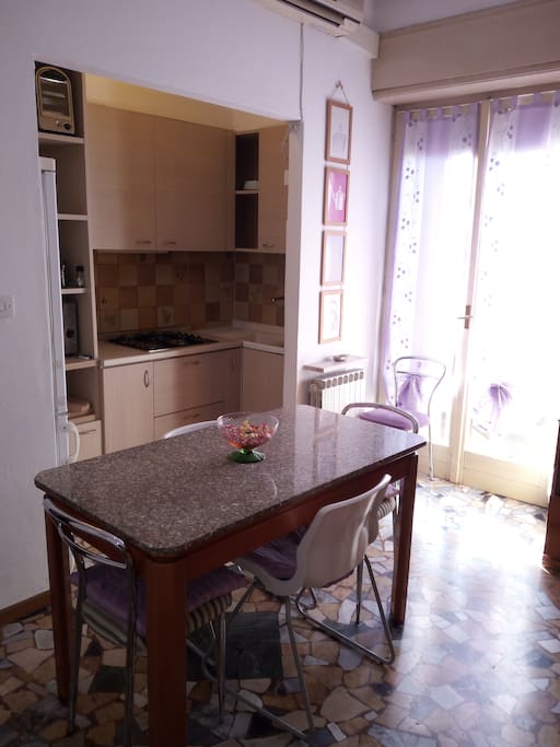 Sala con vista cucinino