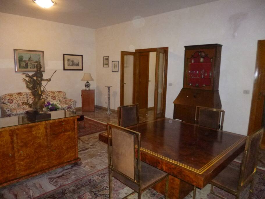 Sala da pranzo e salotto