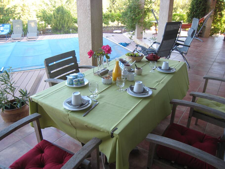 Table du petit-déjeuner