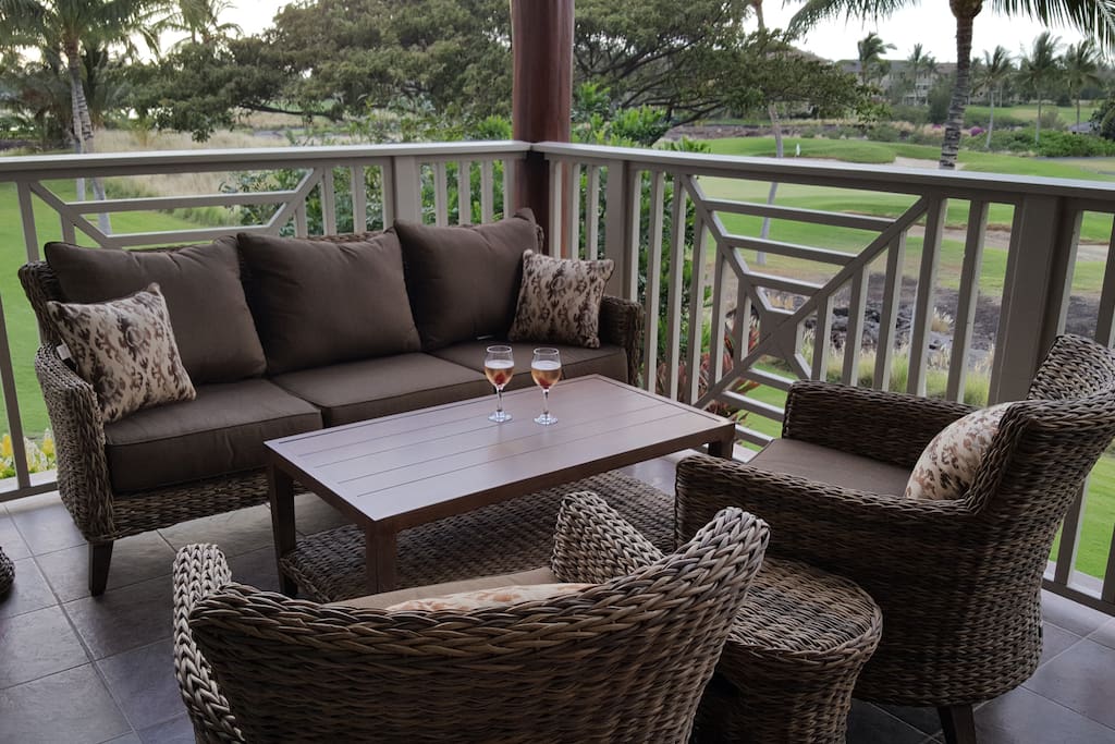 Brand new lanai furniture to relax and take in the beautiful surroundings. A quiet morning with a cup of Kona coffee or cocktails to watch the sunset.