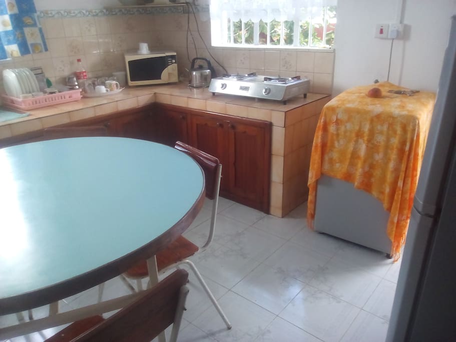 Kitchen and amenities,washmachine etc