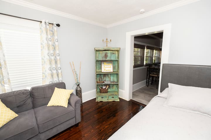 Apt 4 Charming & Classic Historic Haymount