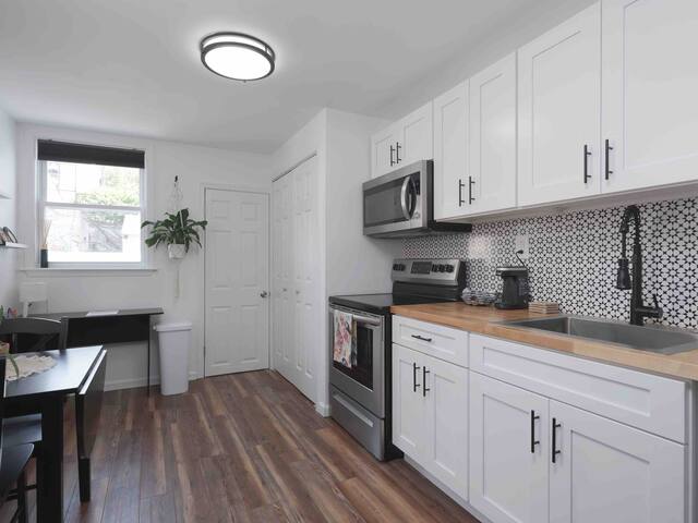 Charming, New Studio in Historic Little Italy