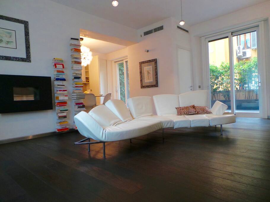 Upon entering there is an beautiful, luminous day room with French doors that lead to a magnificent terrace equipped with an external kitchen used to prepare lunch during the spring and summer.