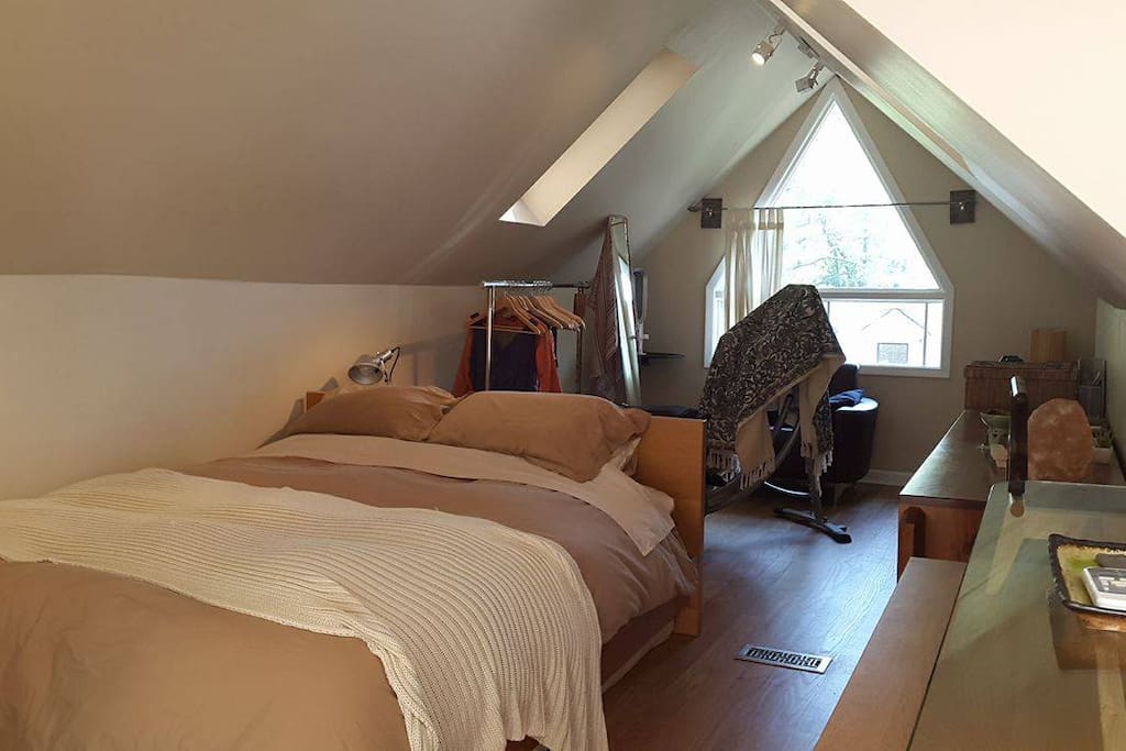 top floor bedroom 2
