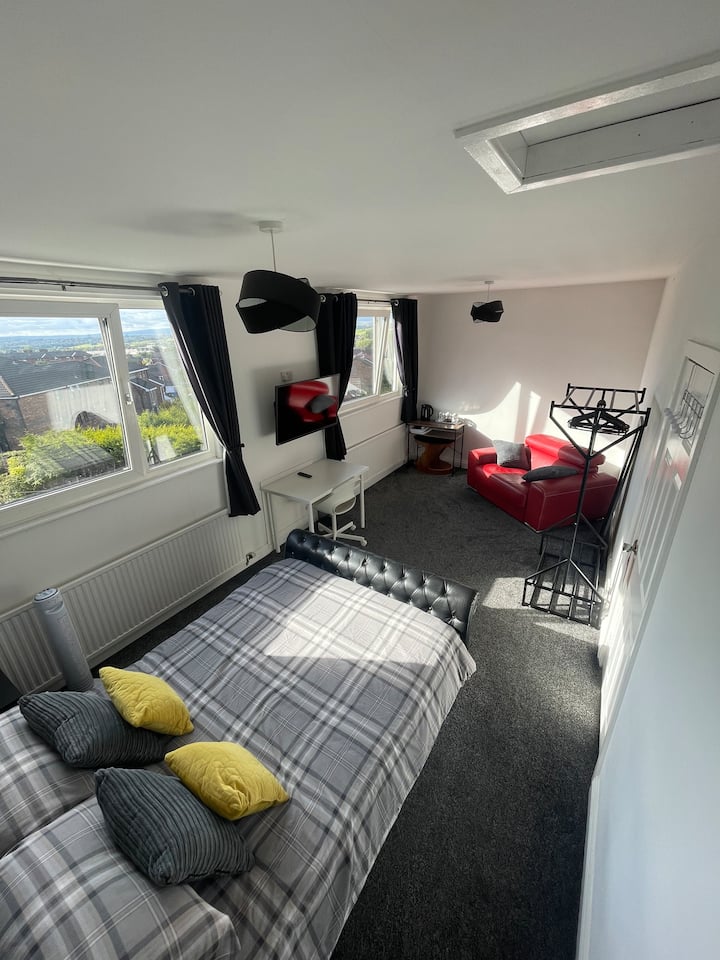 Large Double with Private bathroom + ONSITE GYM Houses for Rent in