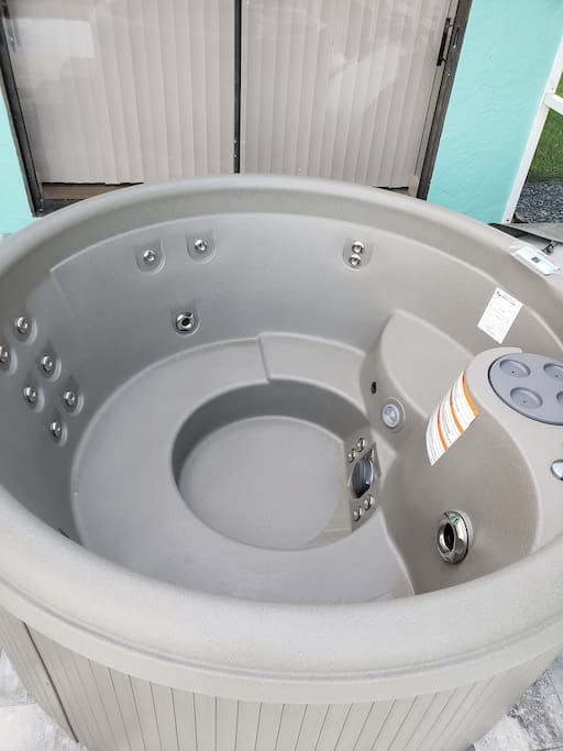 Brand new hot tub too!