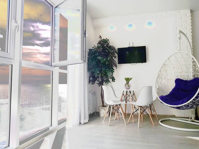 ПЕРВАЯ линия от моря.  Бомбический  вид на волны!!