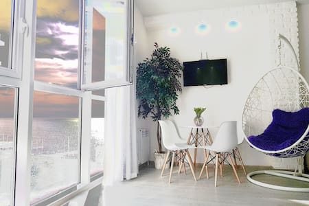 ПЕРВАЯ линия от моря.  Бомбический  вид на волны!!