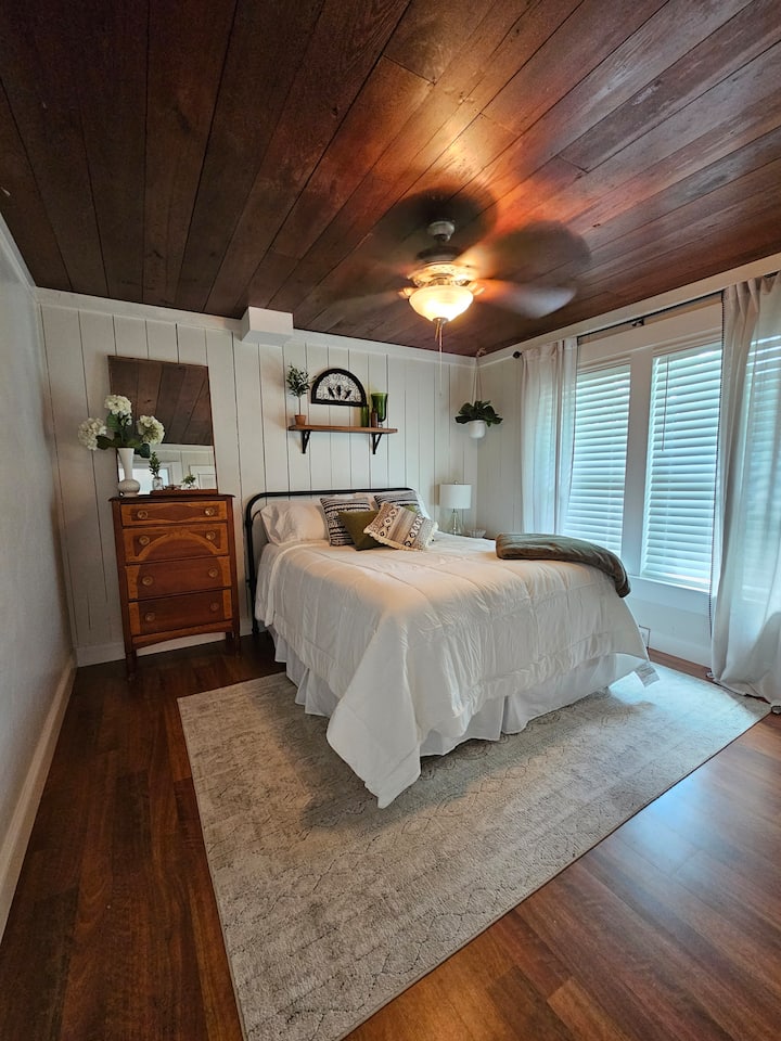 Top 10 PetFriendly Airbnbs In Tarpon Springs, Florida Updated 2024