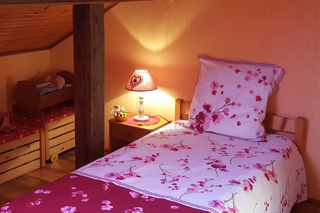 chambre avec 1 lit de 90/190