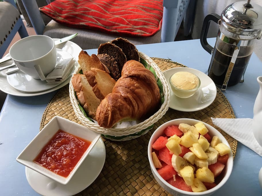 Breakfast is served (also eggs, juice...)