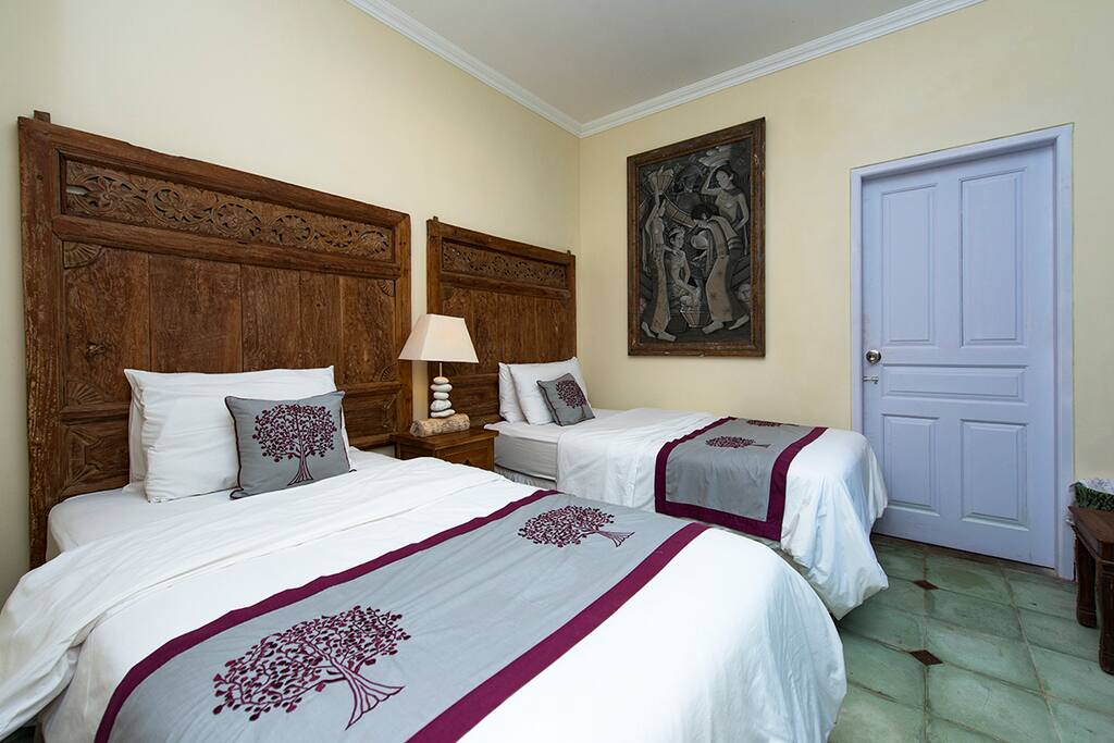 Twin room ensuite bathroom