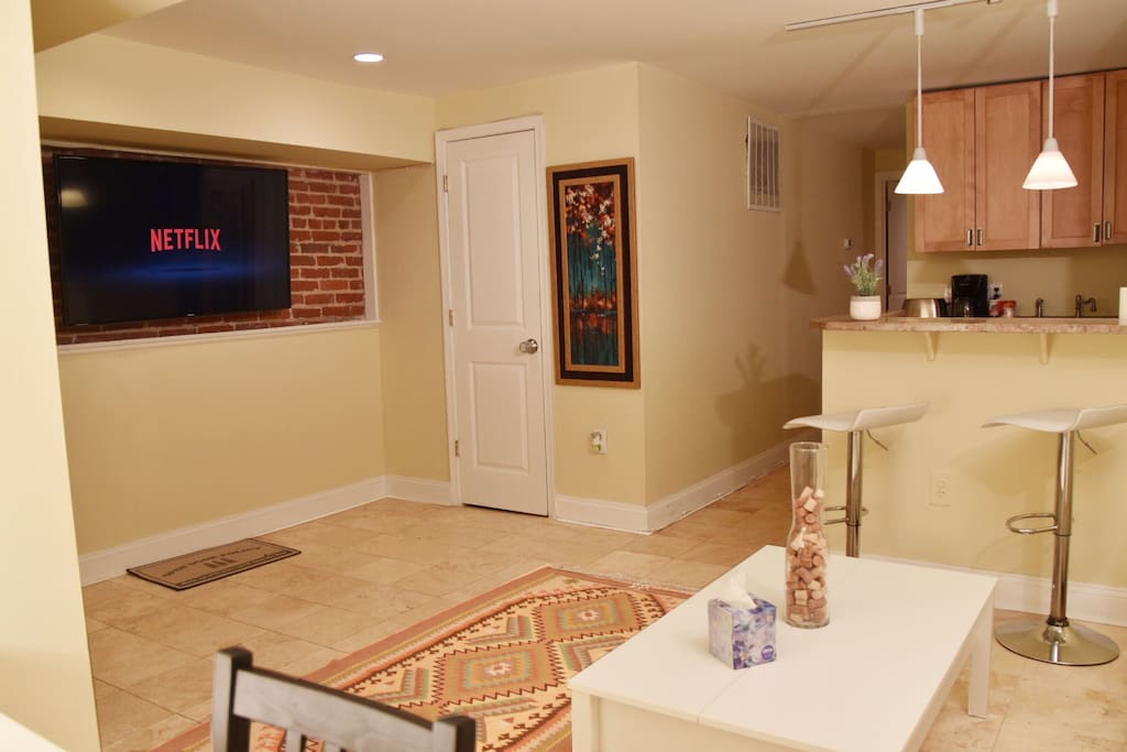 Enjoy the cute living room, smart TV with Netflix subscription and a small dining/work space area.
