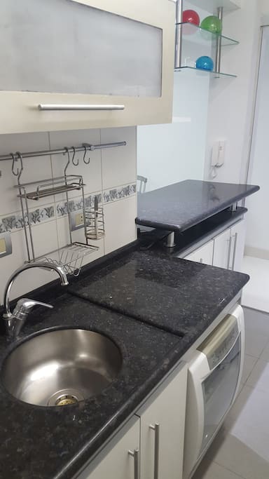 Dishwasher and dishes