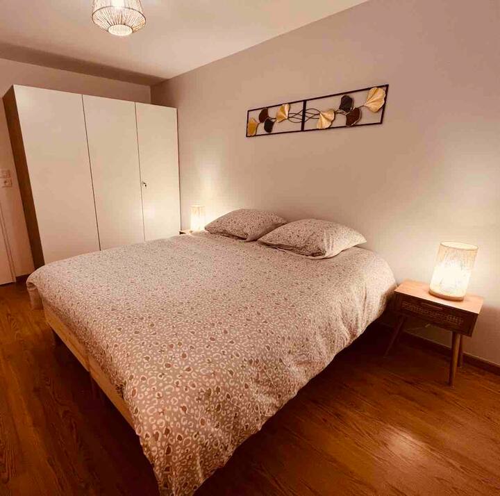 chumba chenye nafasi kubwa 