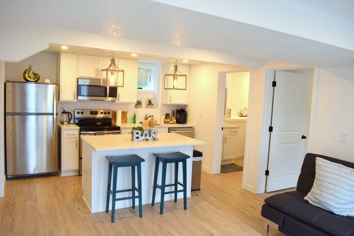 ♥7th Ave ADU Priv 2 bed unit in Historic District♥ gallery image 2