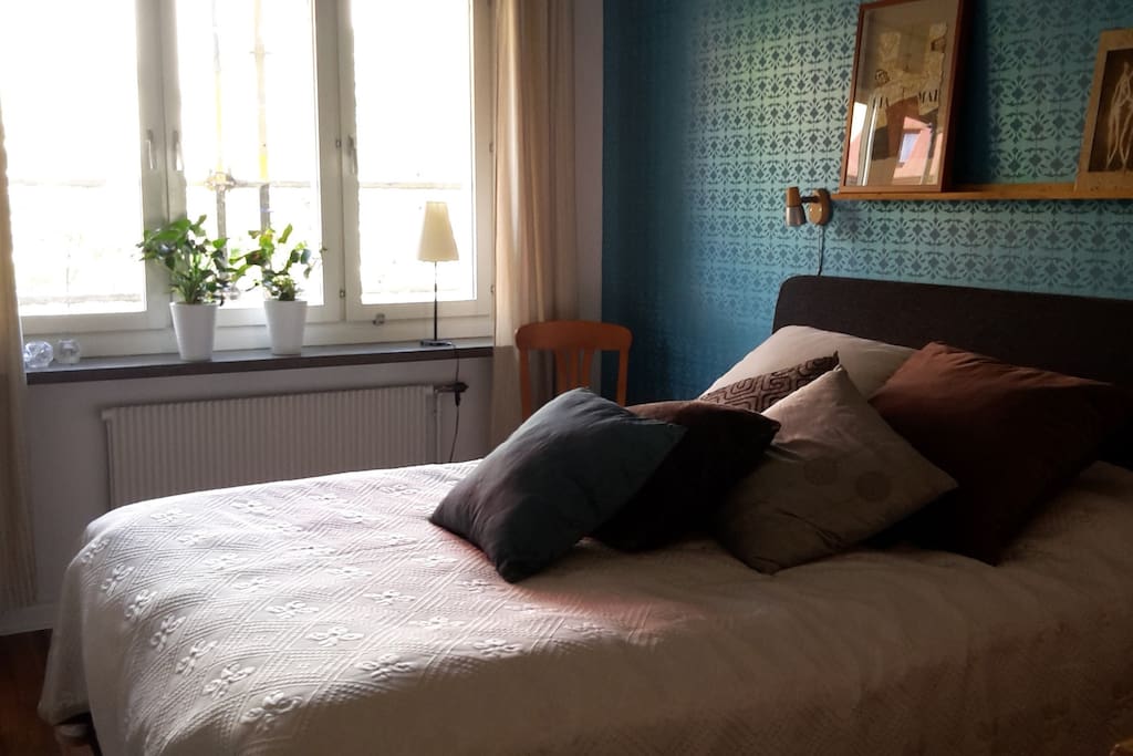 Sovrum med dubbelsäng