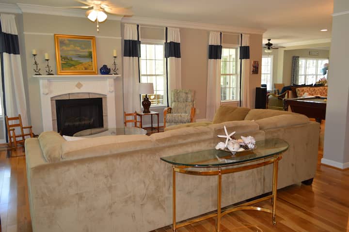 Lake Life Escape - The Point on Lake Gaston